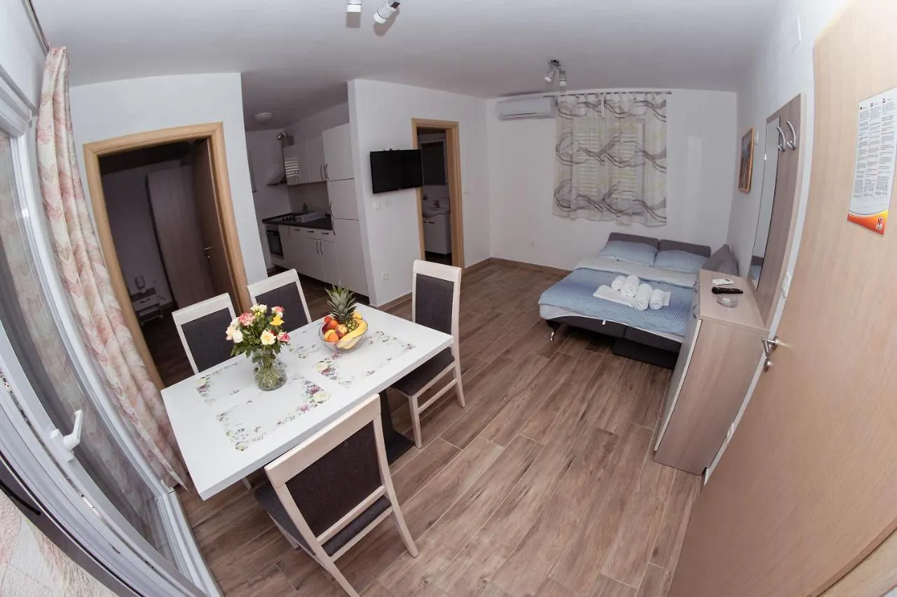 Apartmani Mijo, Biograd Na Moru 0*,