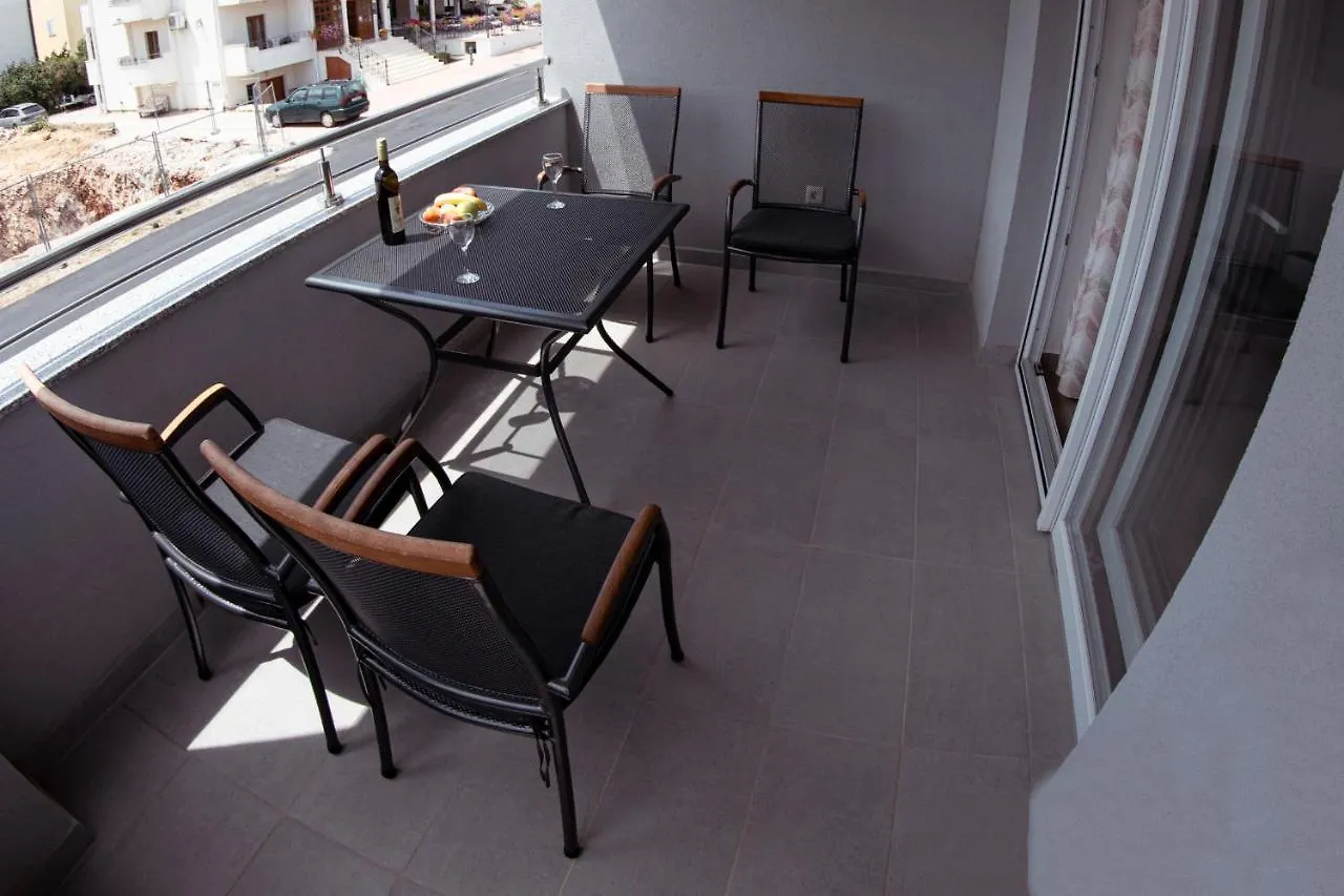 Apartmani Mijo, Biograd Na Moru